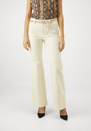 MICHAEL Michael Kors, FLARE CHAIN BELT - Vaqueros a campana - bone
