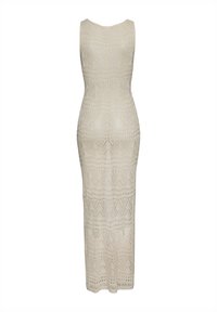 Strickkleid in hellem Beige mit geometrischen Mustern, ärmelloses Design, Rundhalsausschnitt und einer figurbetonten Silhouette, die bis zur Mitte der Wade reicht.
