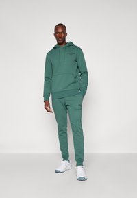 Björn Borg ESSENTIAL HOODIE - Jersey con capucha - bistro green
