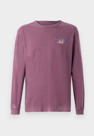 Långärmad t-shirt med rundad hals i blekt lila bomull med en "Star Wars"-logotyp tryckt på vänster bröst i färgglad design.