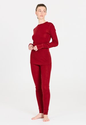 Rød sæt med lange ærmer og leggings lavet af blødt stof. Tætsiddende design med ribbede manchetter og en glat overflade.