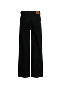 Jeans neri a gamba larga con vita alta, dotati di tasche posteriori e di una toppa in pelle marrone sulla vita. Tessuto denim morbido.