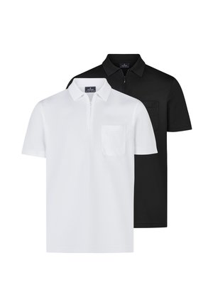 Due polo a maniche corte, una bianca e una nera, ciascuna con una tasca frontale e una corta cerniera sotto il colletto.
