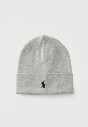 Bonnet en tricot gris clair avec un revers replié présentant un petit logo joueur de polo noir brodé au centre avant.