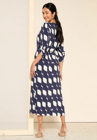 Friends Like These BUCKLE V NECK MIDI REGULAR FIT - Dnevna obleka - navy blue