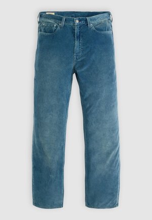 Hellblaue Corduroy-Jeans mit geradem Bein, ausgestattet mit Vordertaschen, einem Reißverschluss und dezenten vertikalen Rillen in der Stoffstruktur.