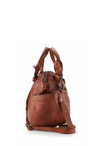 Bolso de cuero marrón que cuenta con dos asas superiores, una correa de hombro desmontable, múltiples compartimentos con cremallera y un acabado texturizado.