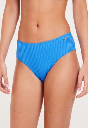 Plavi bikini donji dio s visokim strukom, s rebrastim uzorkom, koji ima šivene rubove i malu označenu etiketu sa strane.