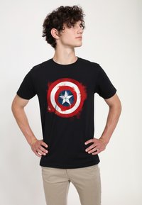 Marvel AVENGERS: ENDGAME CAPTAIN AMERICA SPRAY LOGO - T-shirt z nadrukiem