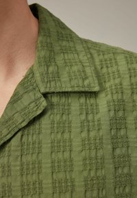Next WITH CUBAN COLLAR - Skjorter - green
