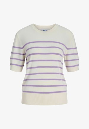 Sweter typu oversize z krótkim rękawem w kremowym kolorze z poziomymi lawendowymi paskami, z okrągłym dekoltem i ściśniętymi mankietami oraz dołem. Miękka tekstura.