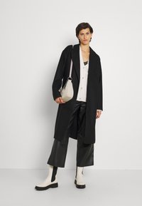 Vero Moda Tall VMFORTUNE LONG - Casaco clássico - black