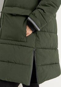 Cellbes of Sweden WARM WITH SIDE ZIPS AT THE BOTTOM - Vinterfrakke - dark green