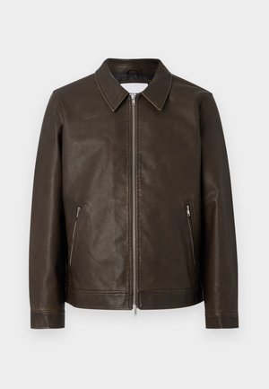 Brown leather jacket with a collared neck, front zip closure, and two side pockets. Features a textured surface and a fitted silhouette.