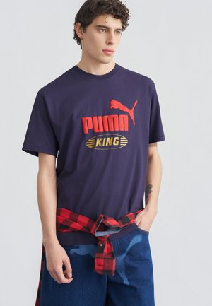 FUTURE ARCHIVE KING RELAXED TEE - Μπλουζάκι με στάμπα - deep plum