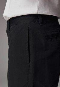 Non sélectionné, black