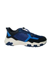 Sneaker sportiva realizzata con una combinazione di materiali sintetici blu navy e neri, dettagli testurizzati e una suola intermedia bianca con rifiniture blu.