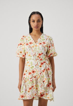 YAS YASFIELD WRAP DRESS - Vapaa-ajan mekko - star white