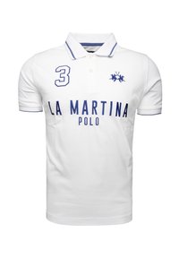 Bílá polo tričko s modrými akcenty, vyznačující se vyšitým číslem "3" a textem "LA MARTINA POLO", standardní límec, krátké rukávy a texturovaná tkanina.