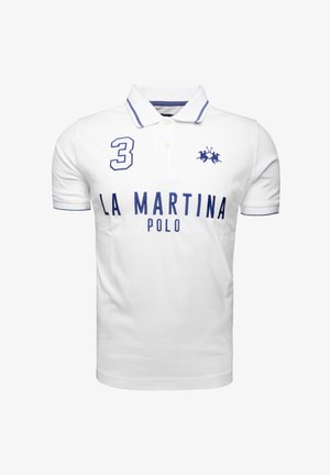 Weißes Poloshirt mit blauen Akzenten, ausgestattet mit gestickter "3" und dem Text "LA MARTINA POLO", Standardkragen, kurzen Ärmeln und strukturiertem Stoff.