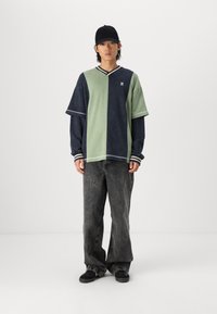 The Ragged Priest OUTCAST SKATE - Jeans Relaxed Fit - charcoal