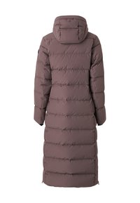 Cappotto lungo, voluminoso e con cappuccio di un colore mauve tenue. Presenta cuciture orizzontali e una silhouette rilassata con polsini elasticizzati.