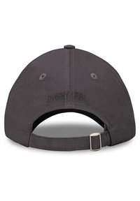 Sivá textilná baseballová čiapka s nastaviteľným popruhom, so zošitými očkami a vyšívaným logom "JOHNNY URBAN" na zadnej strane.