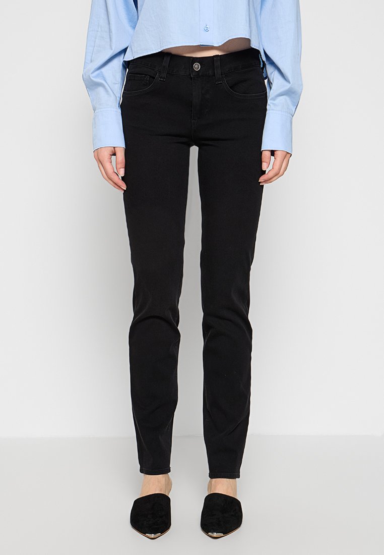 Czarne, skinny dżinsy wykonane z bawełnianej tkaniny. Charakteryzują się średnim stanem, kieszeniami z przodu oraz eleganckim, dopasowanym krojem.