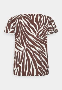 T-shirt curto de manga curta em castanho e branco com riscas de zebra. Corte relaxado, decote redondo e textura de tecido suave.