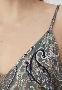 Vero Moda VMEASY SINGLET V NECK - Top - laurel wreath/kira