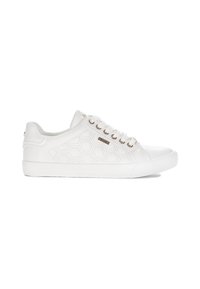 Białe sneakersy wykonane z teksturowanego materiału syntetycznego; sześciokątny wzór po bokach; sześć metalowych oczek na sznurowadła; gumowa podeszwa.