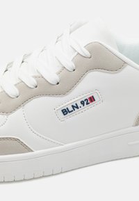 Pier One Baskets basses - off-white