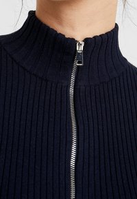 EDITED Stickad tröja - dark blue