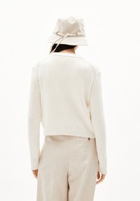 ARMEDANGELS JEANINAAS - Chaqueta de punto - off white
