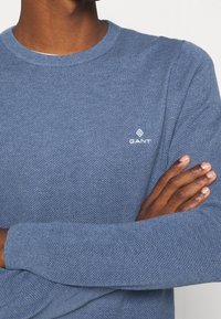 GANT Stickad tröja - mottled light blue