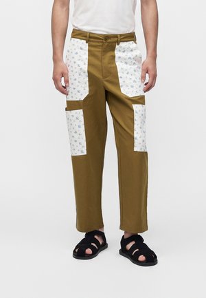 Sister Jane, FOLKE PATCH UNISEX - Pantaloni - kaki