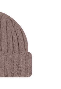 Roze-grijze gebreide muts met een geribbelde textuur en een omgeslagen boord, ontworpen voor een nauwsluitende pasvorm en warmte.