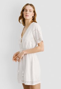 Pepe Jeans EDEN - Vapaa-ajan mekko - mousse white