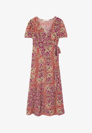 Robe portefeuille à manches courtes avec un motif floral et géométrique rouge, violet et beige, nouée à la taille avec un nœud sur le côté.