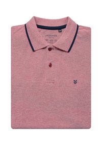 Czerwono-biały polo w wzory z granatowym kołnierzykiem, trzema guzikami i małym logo po lewej stronie. Wykonany z fakturowanej tkaniny.