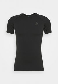 Schwarzes, kurzärmliges Sportshirt aus strukturiertem, feuchtigkeitsableitendem Material. Mit Rundhalsausschnitt und dezentem Logo auf der linken Brust.