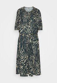 Robe midi imprimé zèbre noire et beige, manches courtes, encolure froncée avec lien et taille élastique.