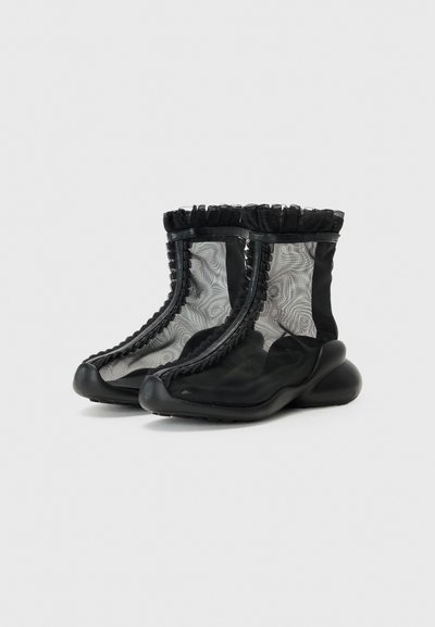 Collina Strada RUFFLE BOOTS - Bottines - black
