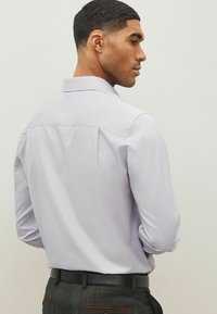 Next TEXTURED  REGULAR FIT SINGLE CUFF - Skjorter - purple