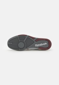 Reebok Classic Matalavartiset tennarit - white