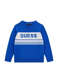 Blauer Pullover mit Rundhalsausschnitt, ausgestattet mit weißen Streifen und dem "GUESS"-Logo über der Brust. Hergestellt aus Strickstoff mit gerippten Bündchen.