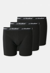 Schwarze Boxershorts aus weichem Stoff mit einem JJ Studios-Logo auf einem breiten Bund; drei Teile zusammen präsentiert.