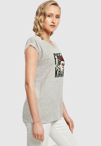 Merchcode FRIDA KAHLO LETTERING EXTENDED SHOULDER TEE - T-shirts print - heather grey