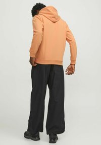 Jack & Jones Jersey con capucha - tangerine