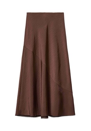 Brązowa spódnica midi z asymetrycznym szwem, lekko rozszerzana ku dołowi i wykonana z teksturowanej tkaniny.